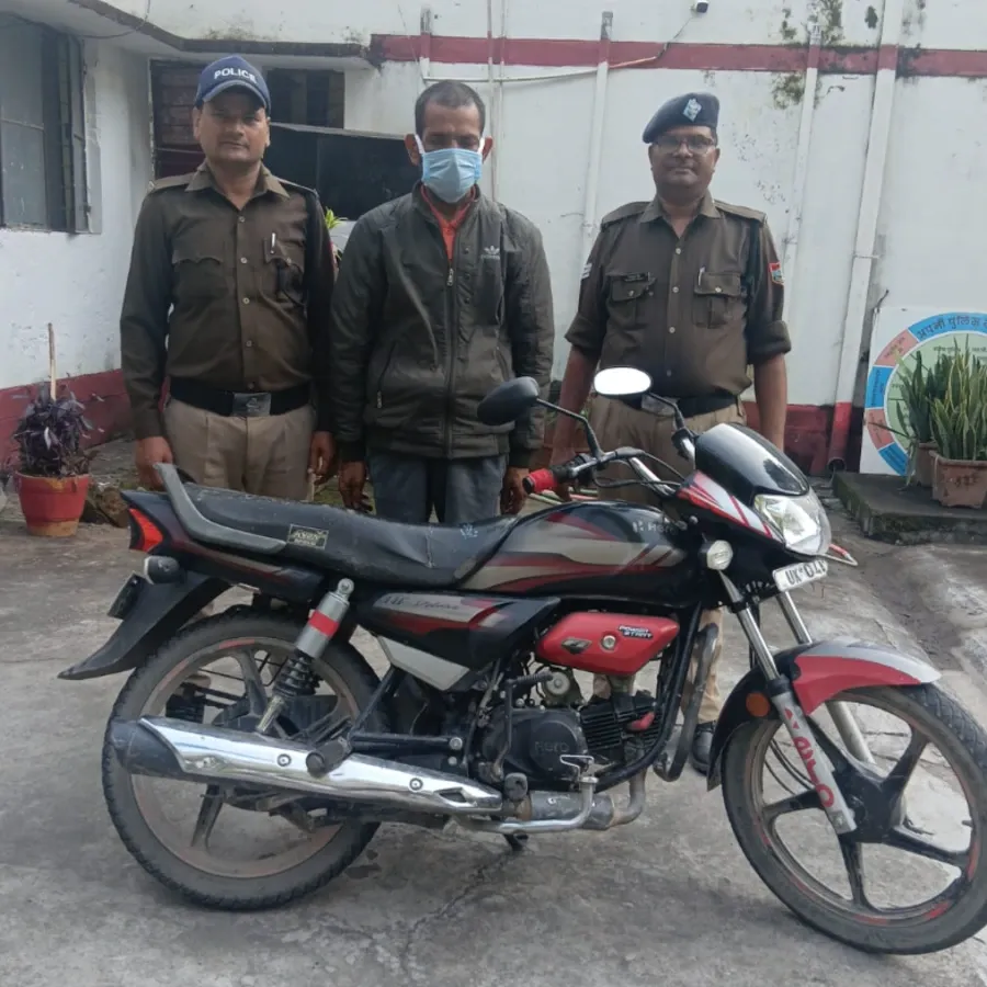 हल्द्वानी,पुलिस ने चोरी की बाइक के साथ 46 वर्षीय आरोपी को किया गिरफ्तार, ₹40 हजार की मोटरसाइकिल बरामद